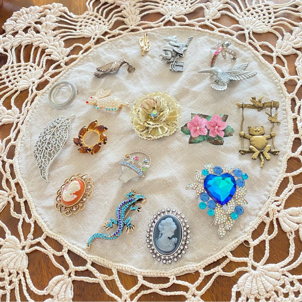 Brooch lot of 17 for $25. Vintage to now. 2 signed by JJ. Others unbranded